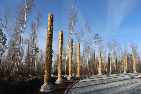 㳡ͼSquare totem poles.JPG